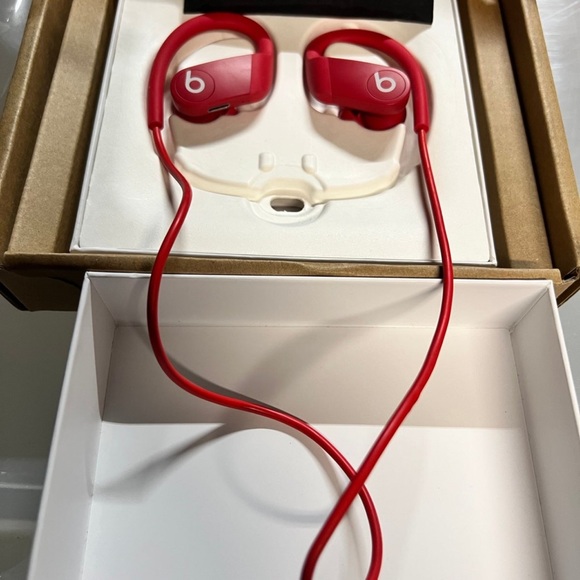 Red PowerBeats - Picture 2 of 4